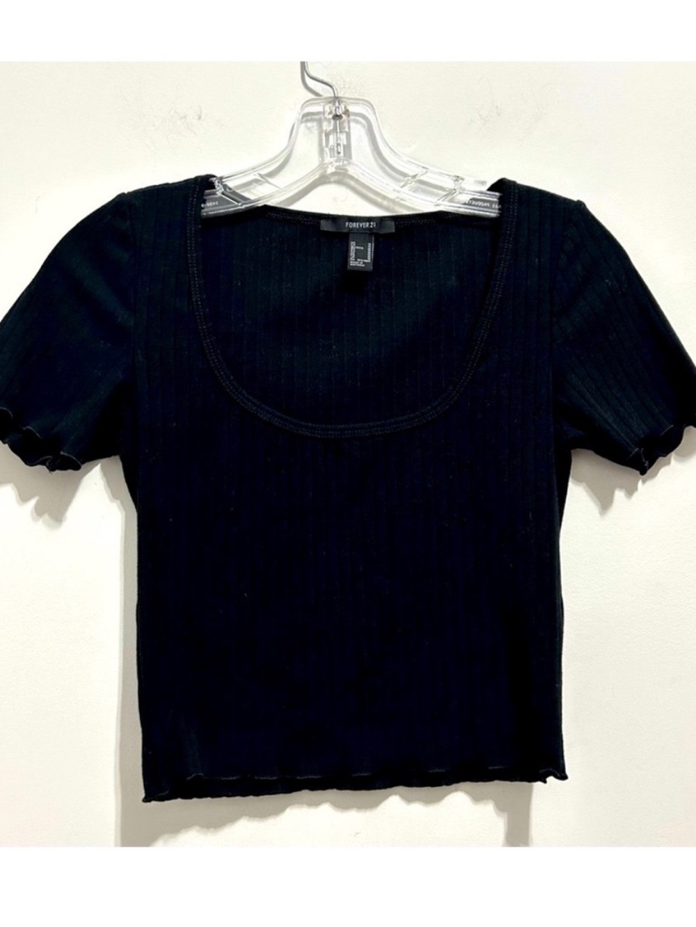 🔸Forever 21 Women’s Black Short Sleeve Cropped Top